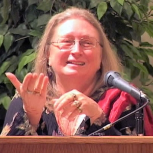 Lop&ouml;n Rita giving a lecture.