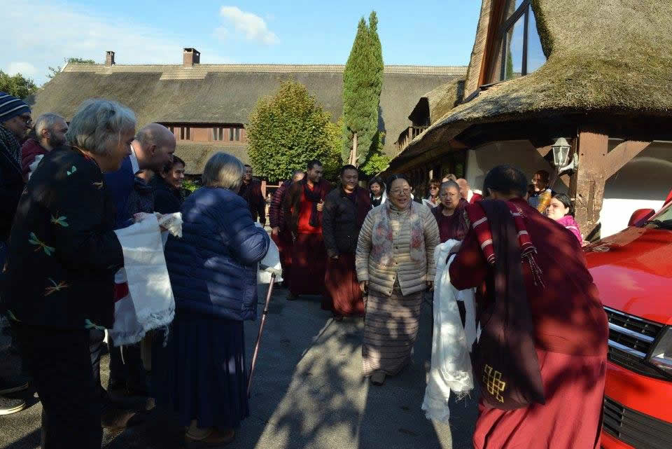 Arrival at Oberlethe Mindrolling Jetsun Khandro Rinpoche, Tulku Drakpa Rinpoche, Mindrolling Sangyum Kushog arriving at Oberlethe, Germany for the Mahasangha. October 2016.