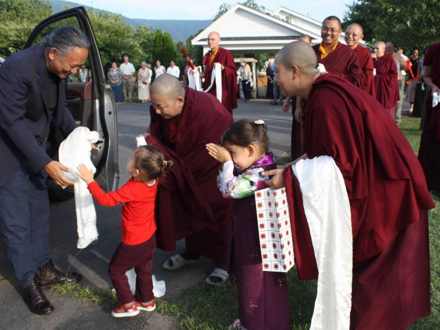 Greeting His Eminence Dizgar Kongtrul Rinpoche His Eminence Dzigar Kongtrul Rinpoche is greeted by Dungse Rinpoche, Jetsün Rinpoche, Her Eminence Jetsün Khandro Rinpoche, monks, nuns and sangha members.