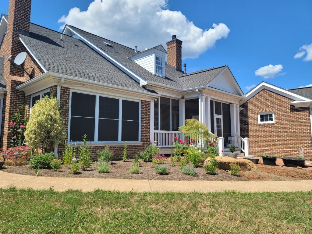 2022-04-01_LG_Garden Work_003009903_05